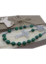 Różaniec do samochodu z kamieni w pudełku na prezent dla kierowcy MALACHIT 9058 Kolczykarnia