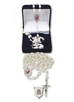 Różaniec z prawdziwych pereł z Tarczą Najświętszego Serca Pana Jezusa