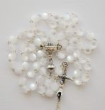 Różaniec komunijny biały opalizujący